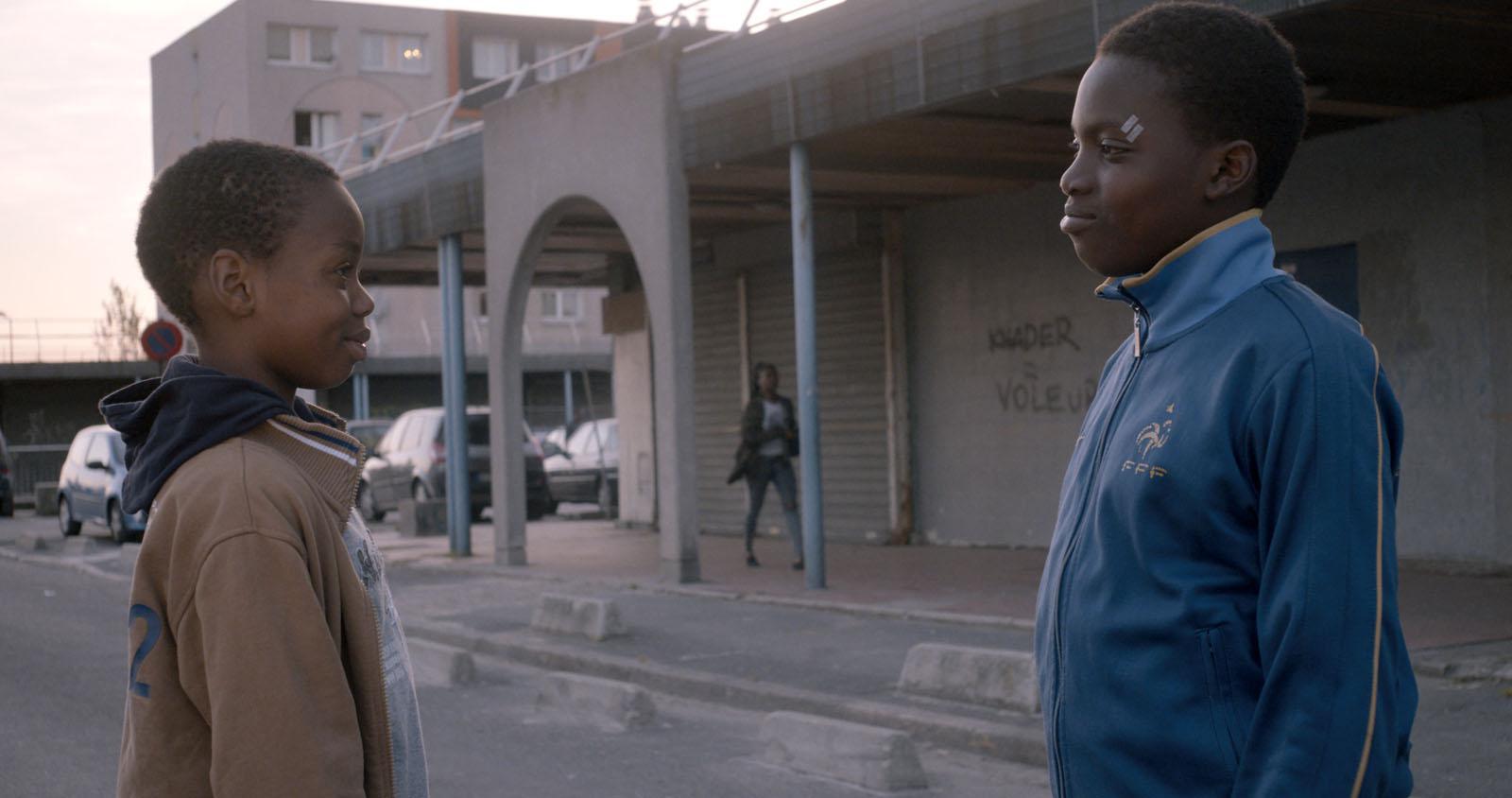 Ali Bidanessy et Balamine Guirassy, interprêtes du film La Vie en grand. © Gaumont Distribution