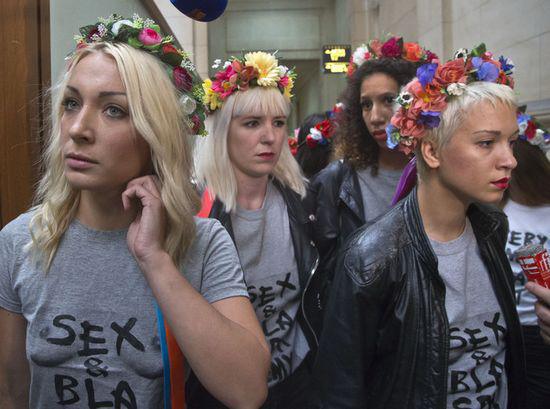 Salon musulman : les organisateurs portent plainte, les Femen aussi