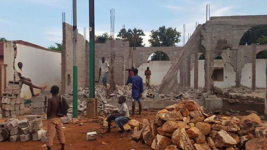 La mosquée, symbole de Bangui, de nouveau détruite
