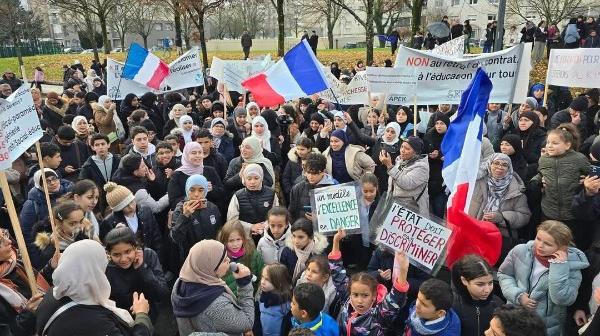 Un millier de personnes manifestent en soutien au lycée musulman Al-Kindi