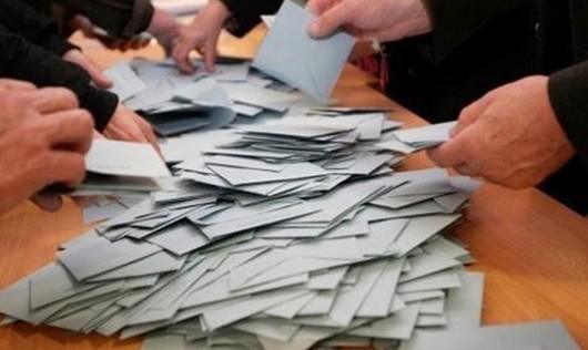 Régionales 2015 : PS et LR se partagent la France sans le FN