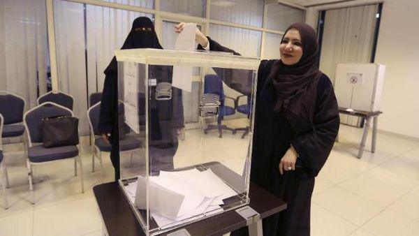 Les élections municipales 2015 en Arabie Saoudite sont les premières pour lesquelles le droit de vote et d'éligibilité des femmes a été acté. Au moins 17 femmes ont été élues lors de ce scrutin.