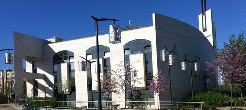 Un an après-Charlie, opération portes ouvertes pour les mosquées