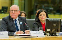 Le premier vice-président de la Commission européenne Frans Timmermans et de la Commissaire à la Justice Věra Jourová.