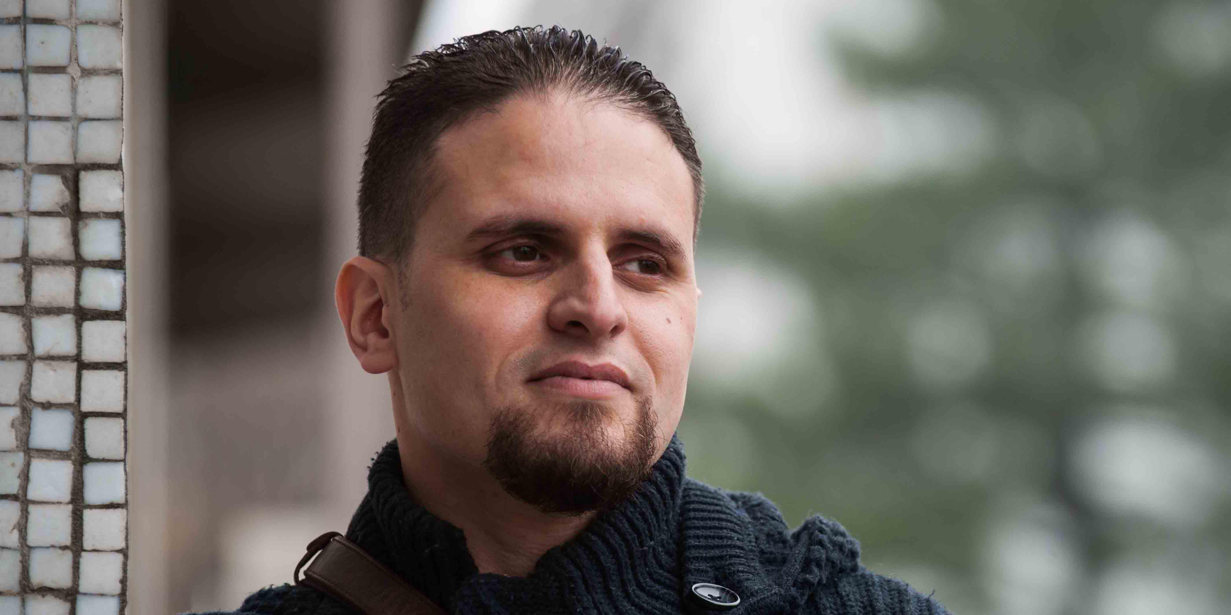 Mourad Benchellali, ancien détenu à Guantanamo qui s'est spécialisé dans la prévention au radicalisme auprès de la jeunesse depuis 2006, critique le tournant sécuritaire du gouvernement Valls.