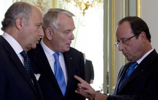 Laurent Fabius quitte le ministère des Affaires étrangères pour prendre la présidence du Conseil constitutionnel. Jean-Marc Ayrault prend sa succession.