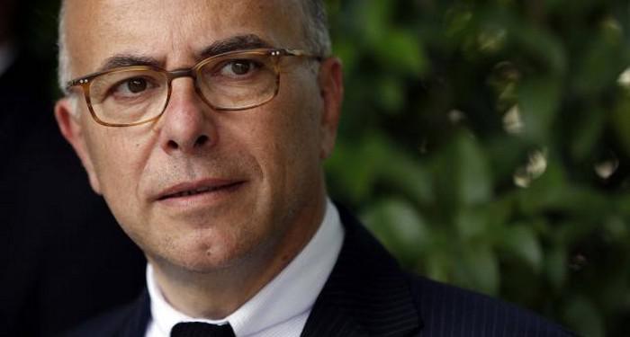 Assignation à résidence : cinq plaintes contre Bernard Cazeneuve