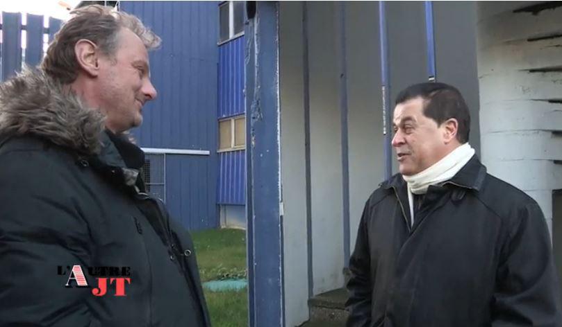 Le journaliste Thierry Vincent face à Dominique Bouley, premier adjoint au maire de Wissous.