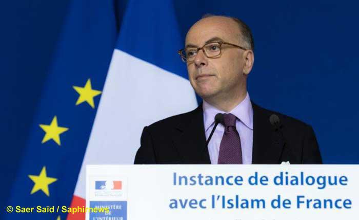 Des discours officiels, des ateliers, des guides pratiques et un avant-projet de livre blanc sur la prévention de la radicalisation sont au menu de l’instance de dialogue avec l’islam, lundi 21 mars, au ministère de l’Intérieur.