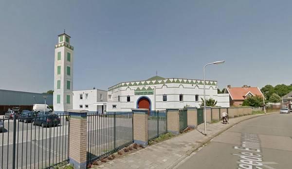 La mosquée d'Enschede a été victime d'une attaque au cocktail Molotov le 27 février 2016.