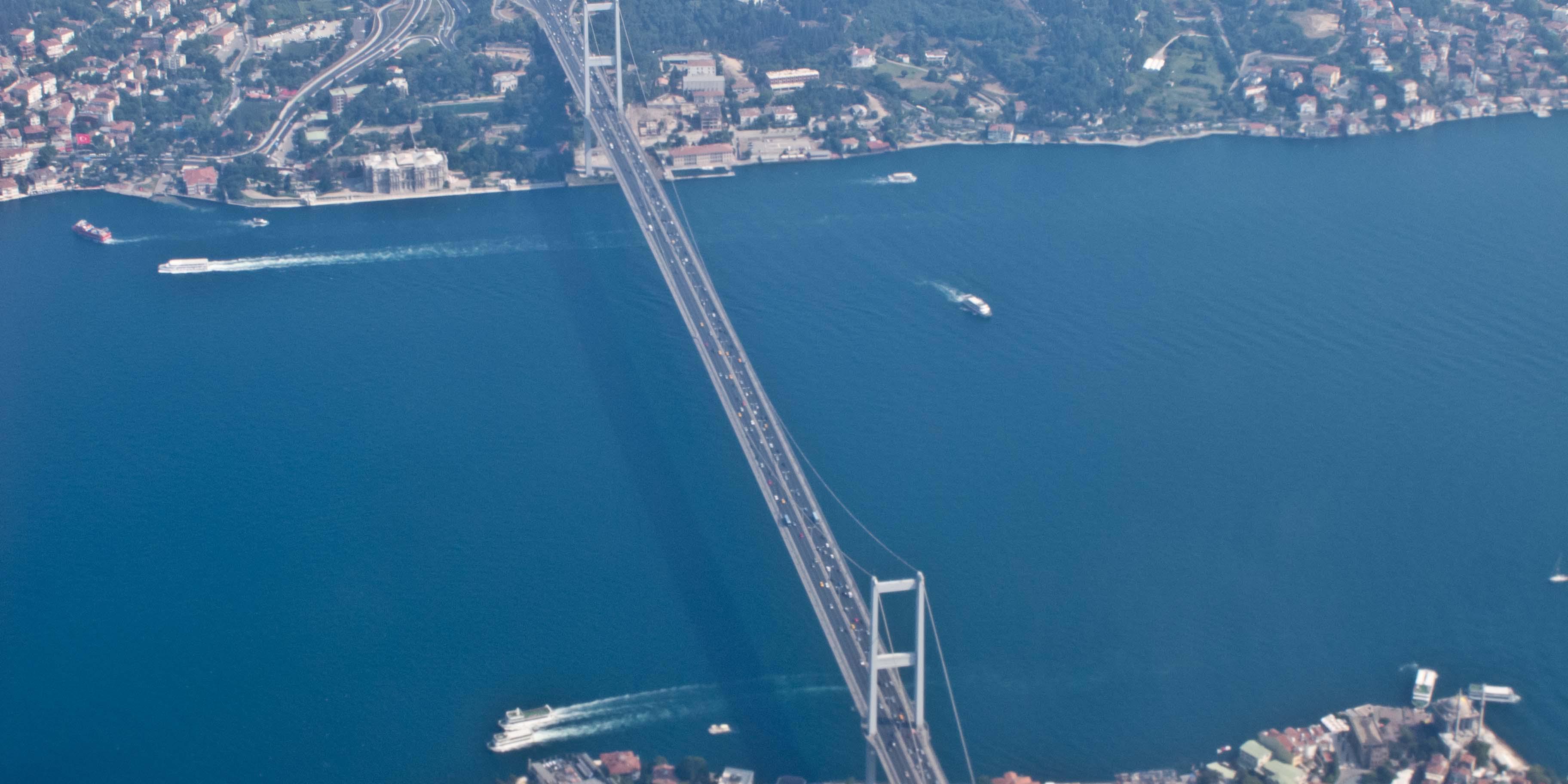 Turquie : le pont du Bosphore rebaptisé « Pont des martyrs » du putsch raté