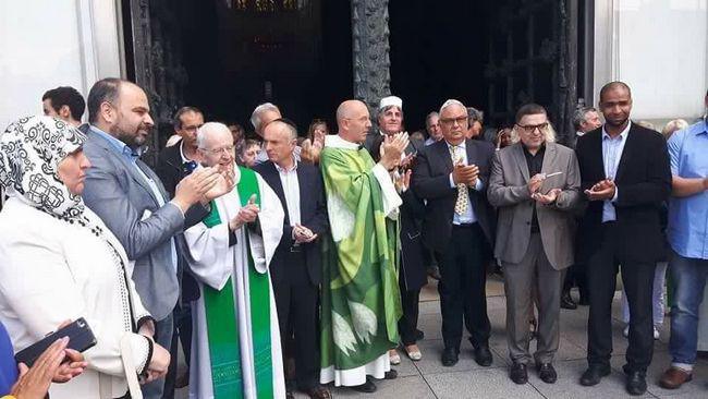 Une délégation de la Ligue Islamique du Nord, représentant la Grande mosquée de Lille et le Centre islamique de Villeneuve d'Ascq, dont la présidente de la LFFM, a assisté à la messe du dimanche 31 juillet à la Cathédrale Notre-Dame de la Treille à Lille. 