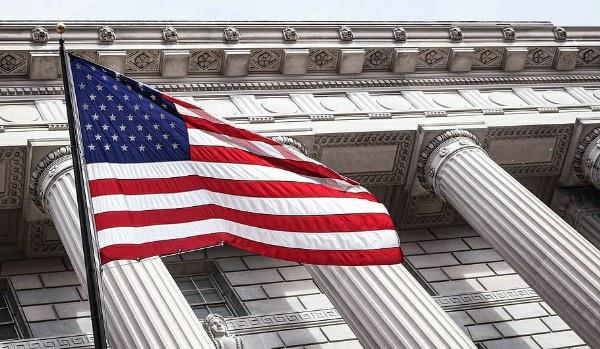 Aux États-Unis, des voix s'élèvent contre l'interdiction de l'abaya en France