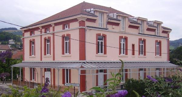 Loire : un pied de sanglier devant une mosquée de Chambon-Feugerolles