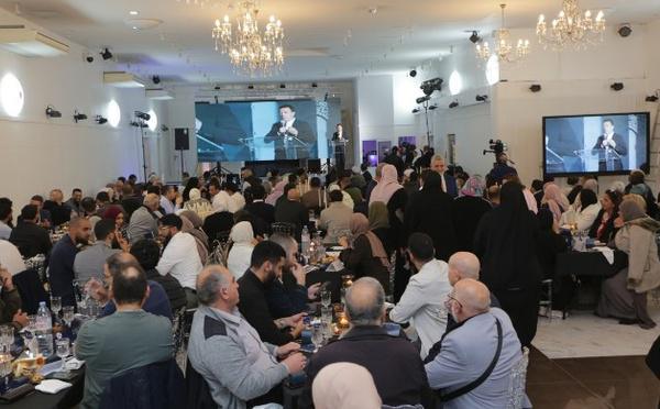 Au gala de soutien, Al-Kindi déterminé à tenir bon malgré les épreuves d'une rentrée hors contrat