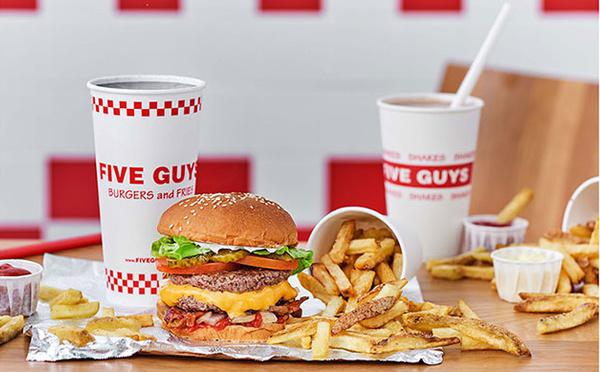 Five Guys goûte au halal, une option business qui rapporte des sous et une polémique