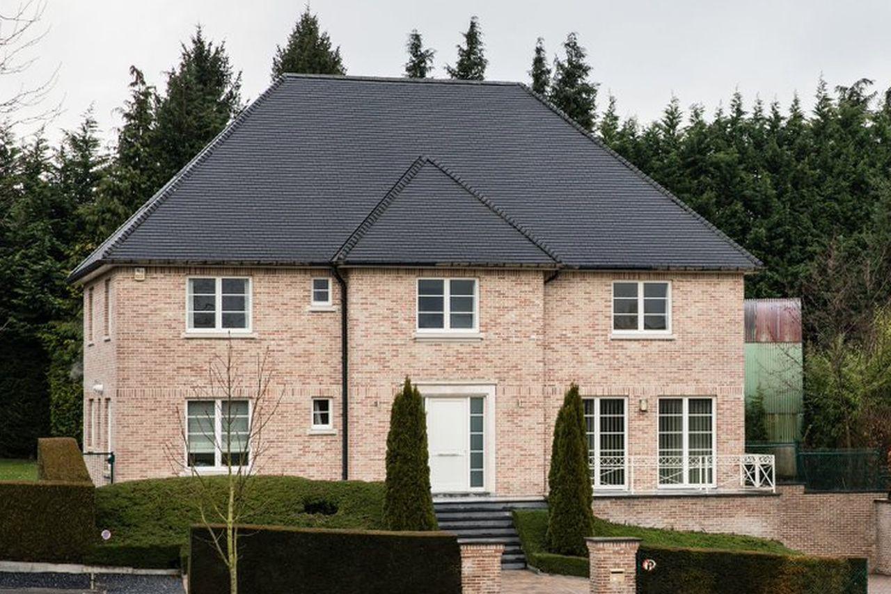 ¿Con qué dinero se paga la lujosa casa de Puigdemont en Waterloo?
