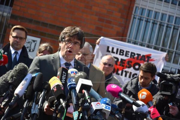 Es un peligroso delincuente golpista, pero se siente un héroe por culpa de la torpeza y el desprestigio de España