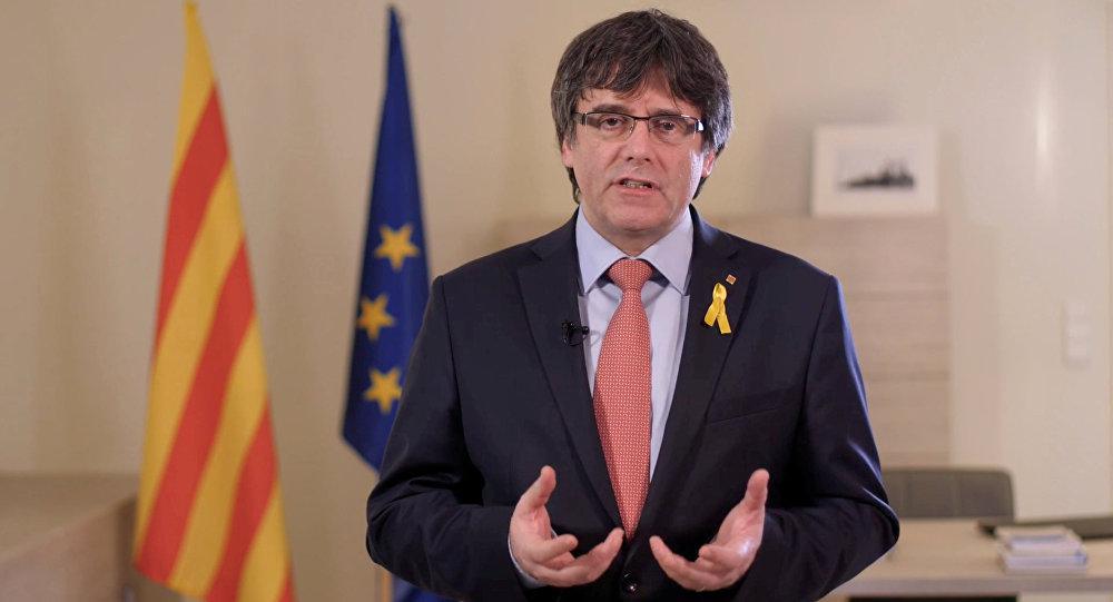 Este mequetrefe de Puigdemont miente por toda Europa y lucha por destruir el prestigio de España