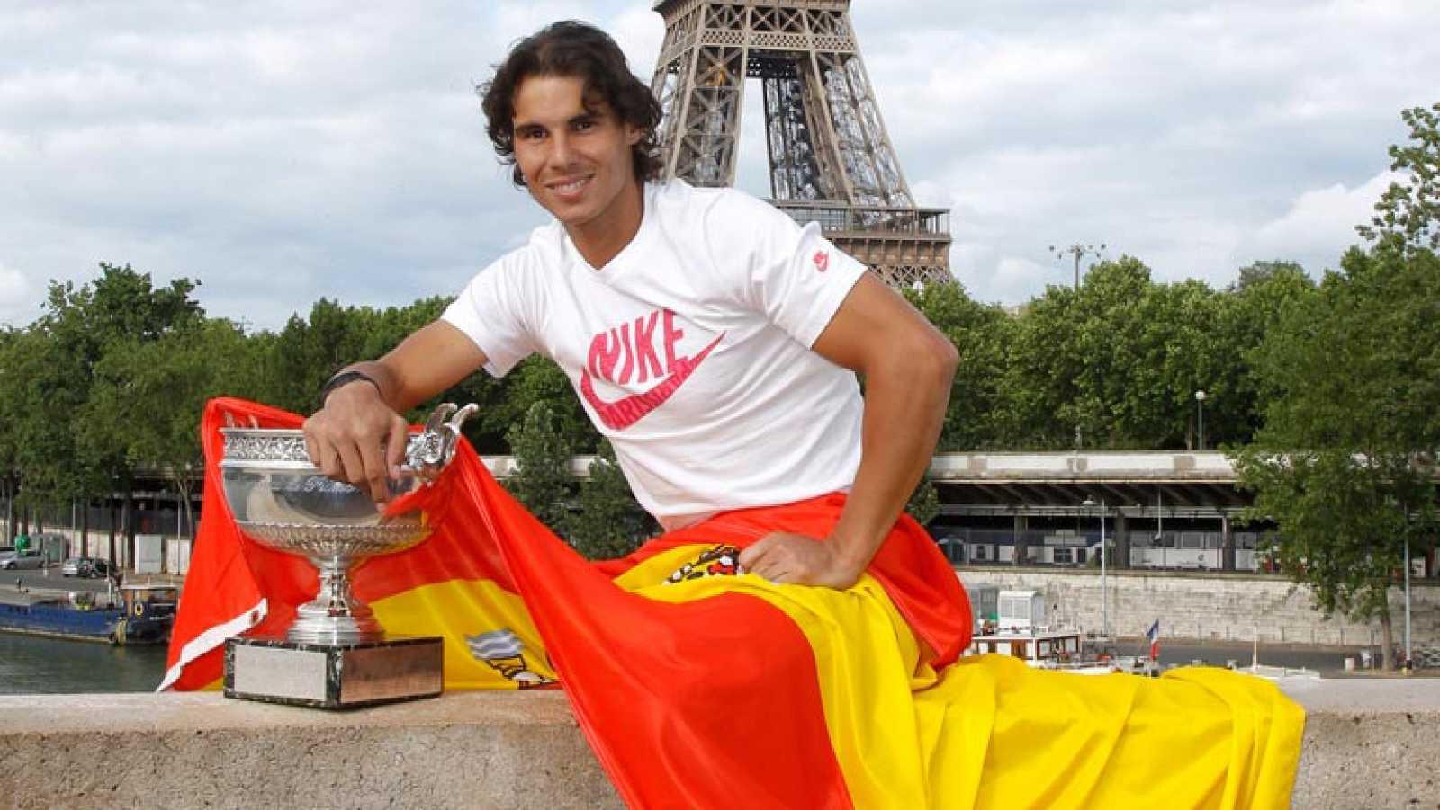 A Nadal no le da vergüenza lucir la bandera española, como a muchos políticos miserables en el poder