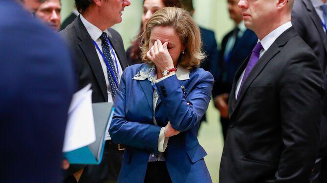 La ministra española Nadia Calviño apesadumbrada ante la resistencia de Europa a pagar la factura de España
