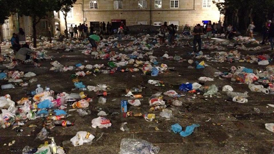 Los malditos botellones forman ya parte del paisaje español y son parte de nuestra desgracia colectiva. Cuatro de cada diez menores españoles acuden a botellones