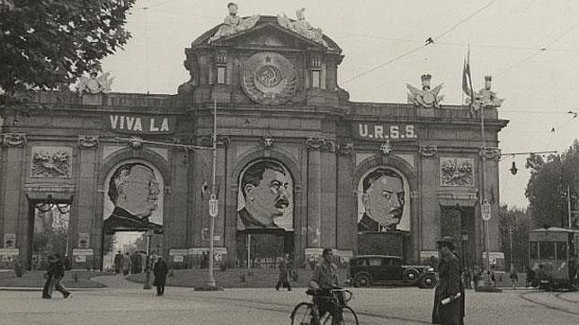 Homenaje al comunismo en la madrileña Puerta de Alcalá