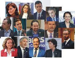 Muchos políticos con el pin de la Agenda 2030