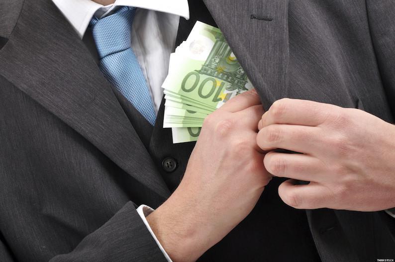 España es un país de corruptos, en el que la primacía absoluta la tienen los políticos y sus partidos