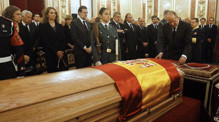 ¡¡¡ Hipócritas, si de verdad queréis honrar a Suárez, aprended a ser tan decentes como él !!!