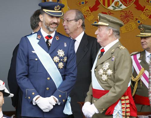 ABDICACIÓN Y PROCLAMACIÓN
