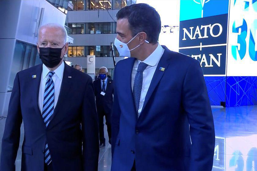 La imagen de un Sánchez pedigüeño y humillado ante Biden ha marcado su mandato y lo señala como un gran inepto sin dignidad en el poder