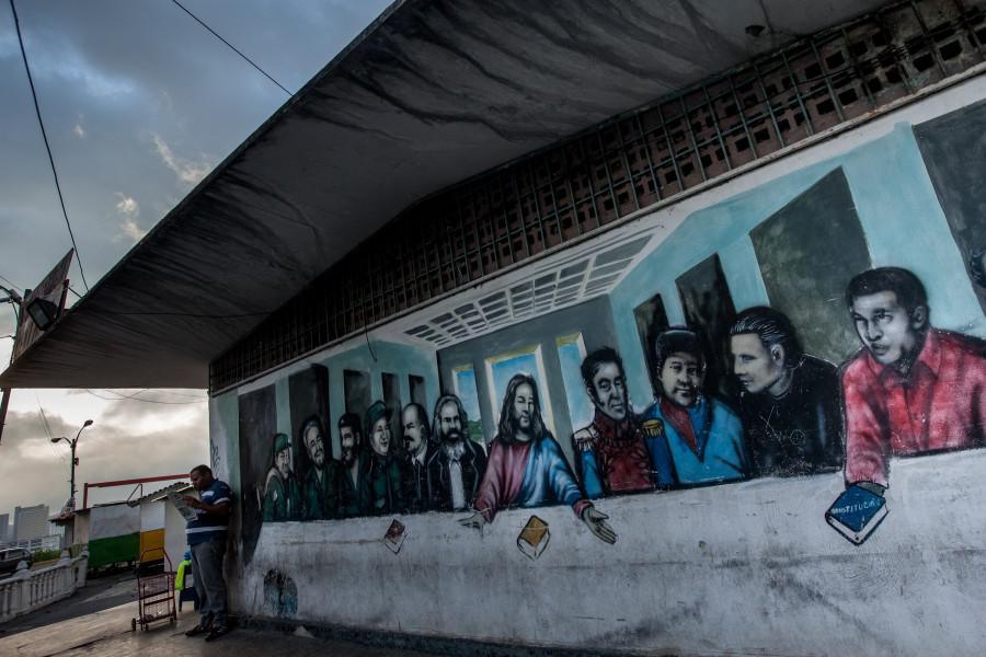 Jesús mezclado con personajes como Chaves, Marx, Lenin, Mao, el "Che" y otros