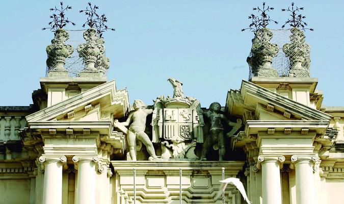 Hay más interés en retirar símbolos franquistas que en potenciar la calidad de la Universidad española