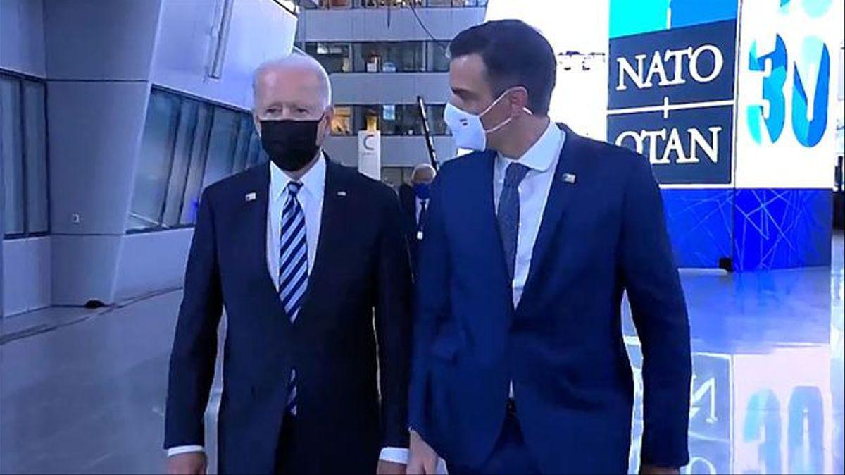 Imagen triste y vergonzosa de Sánchez mendigando en el pasado un contacto con un Joe Biden que no quería ni verlo