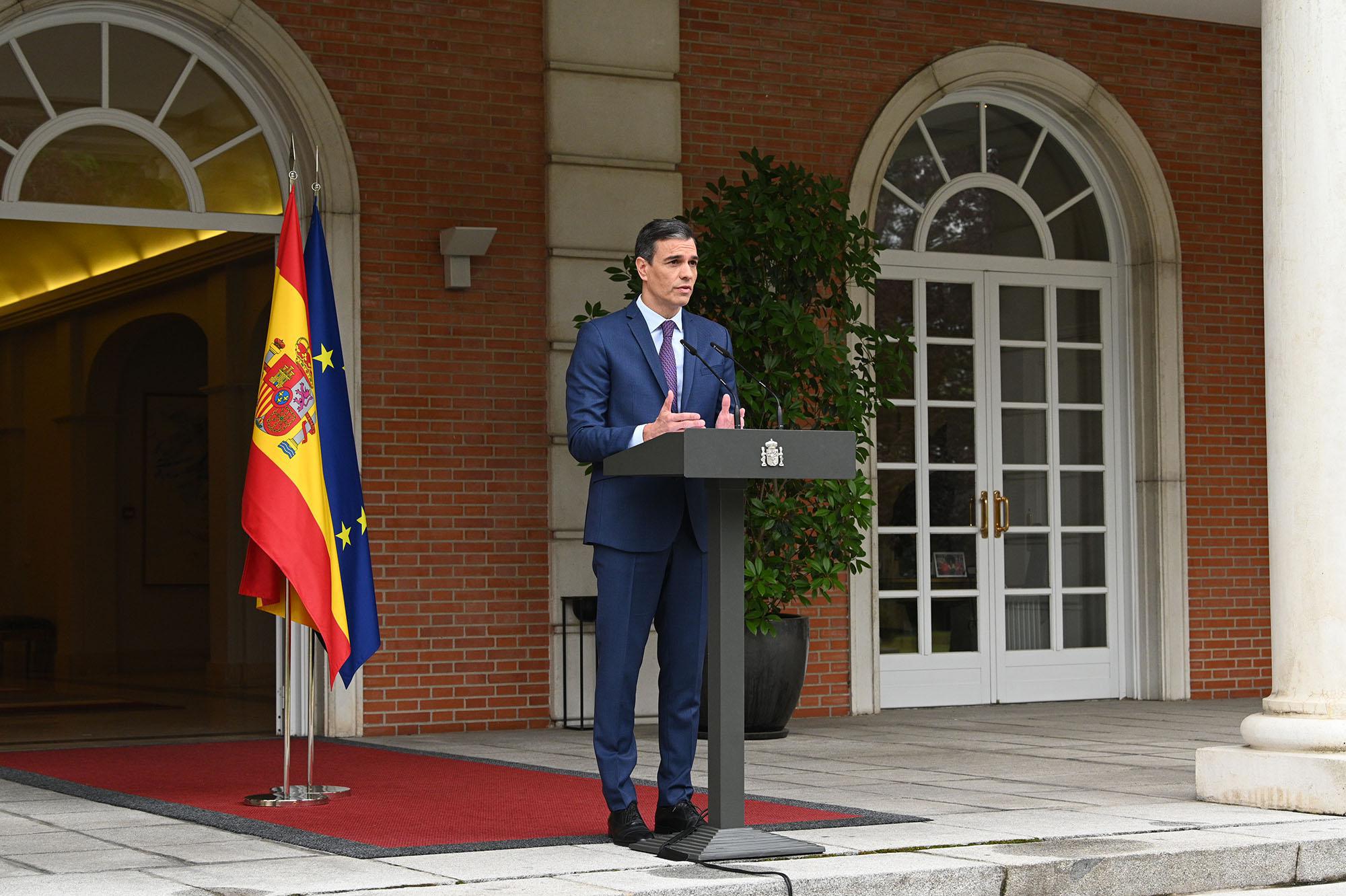 Durante su declaración institucional, el lenguaje no verbal, como el algodón, no engaña.