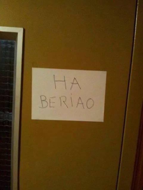 Aviso genuinamente logsiano en un ascensor