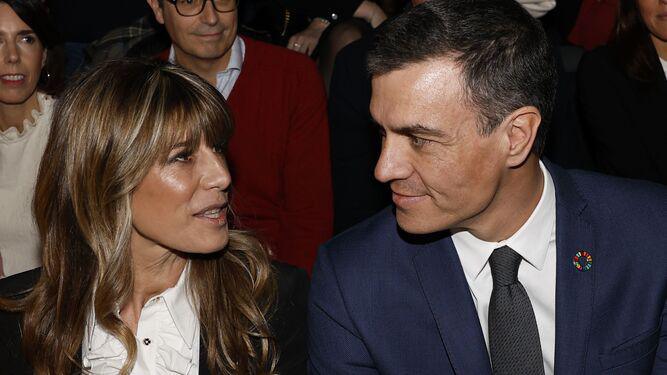 Begoña y su marido, en manos de la Justicia, del juicio del pueblo, bajo sospecha y obligados a dimitir en democracia