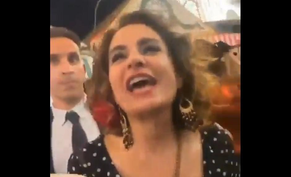 increpara por un grupo de jóvenes en la Feria