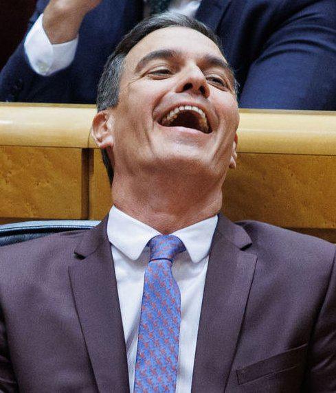 Antes era temible; ahora es un loco ridículo y sin control, acosado por la ley y asustado ante su fracaso y derrota