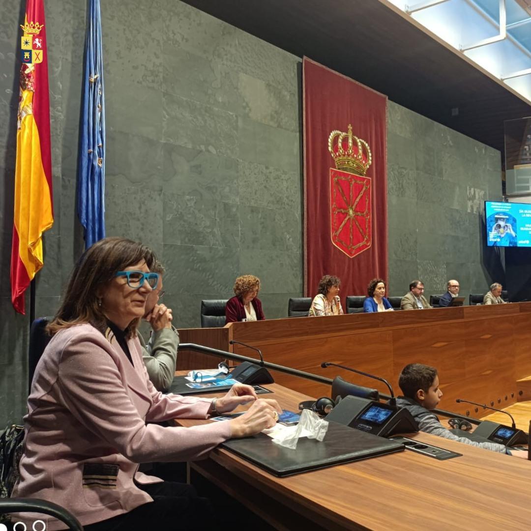 🔵🏫 LA INFANCIA, DE AZÚL, EN EL PARLAMENTO 🏫🔵 🔵🏫 LA INFANCIA, DE AZÚL, EN EL PARLAMENTO 🏫🔵