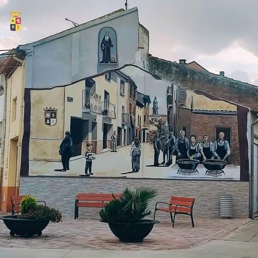 🏡 🎨 La Plaza San Antón estrena mural 🎨 🏡