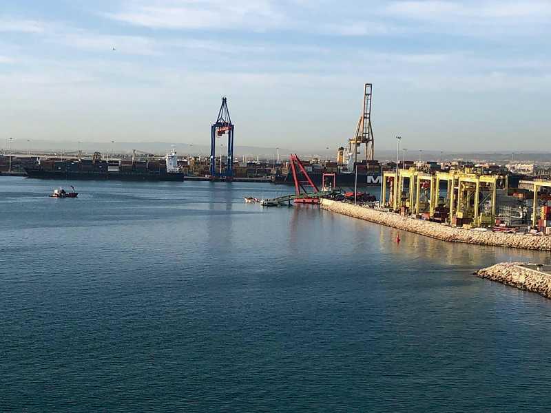 Avanzan los trabajos de extracción de la grúa accidentada 