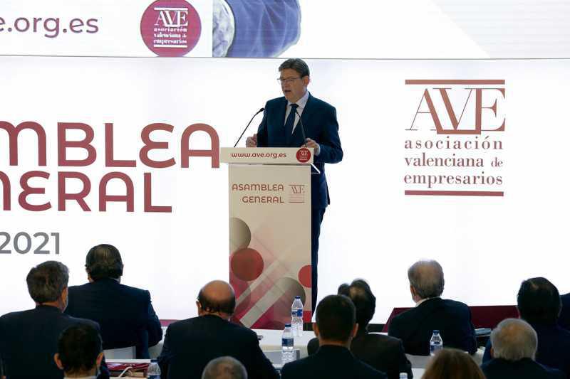 Descentralizar Puertos del Estado: ¿Es posible soltar las amarras? Descentralizar Puertos del Estado: ¿Es posible soltar las amarras?