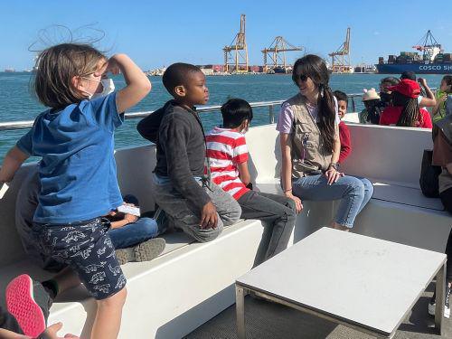 Coordinadora Solidaria lleva a una treintena de menores de la ONG Save The Children al puerto de Valencia  Coordinadora Solidaria lleva a una treintena de menores de la ONG Save The Children al puerto de Valencia