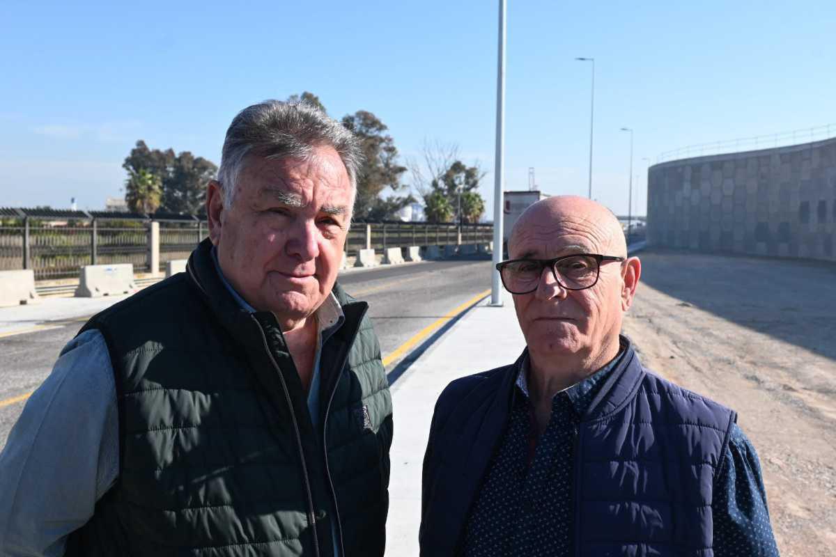 Emotivo encuentro de los estibadores jubilados y en activo del puerto de Valencia Emotivo encuentro de los estibadores jubilados y en activo del puerto de Valencia