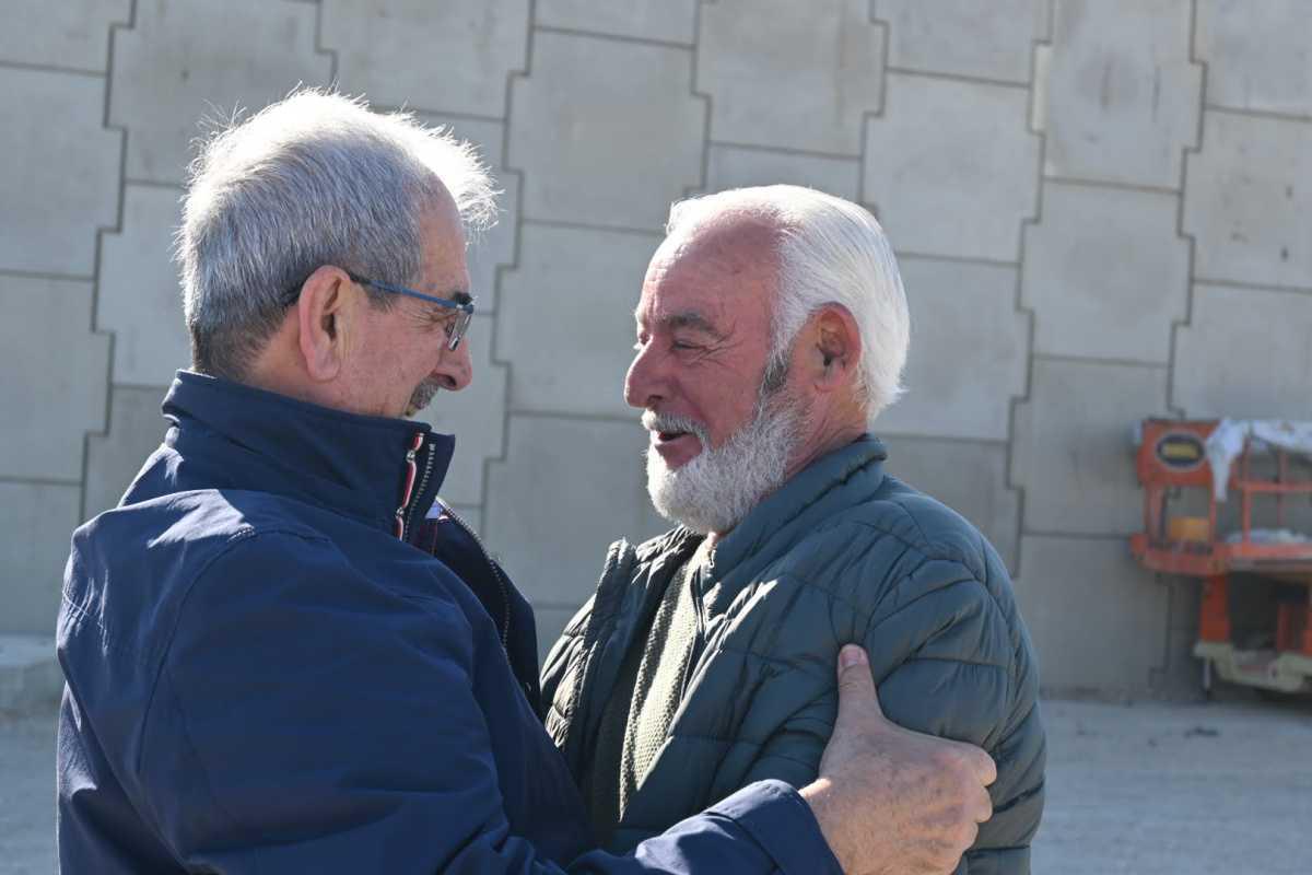 Emotivo encuentro de los estibadores jubilados y en activo del puerto de Valencia Emotivo encuentro de los estibadores jubilados y en activo del puerto de Valencia