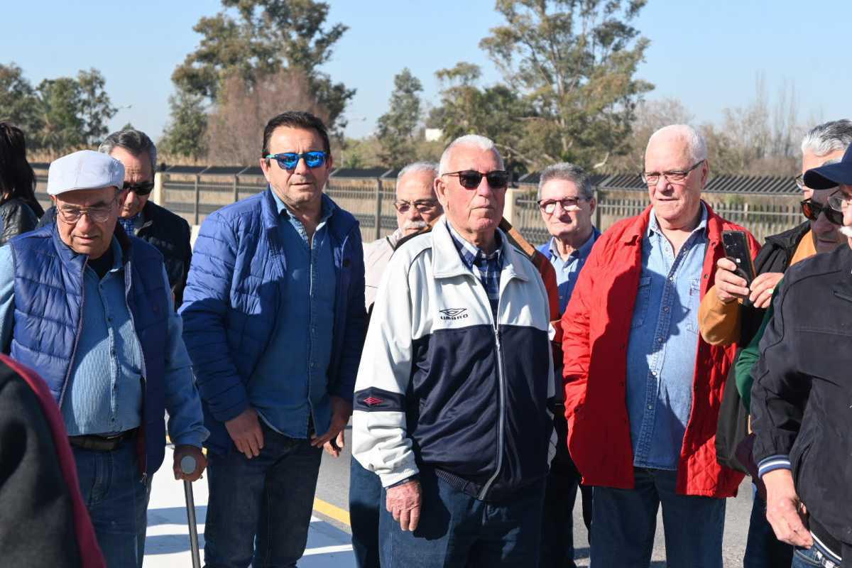 Emotivo encuentro de los estibadores jubilados y en activo del puerto de Valencia Emotivo encuentro de los estibadores jubilados y en activo del puerto de Valencia
