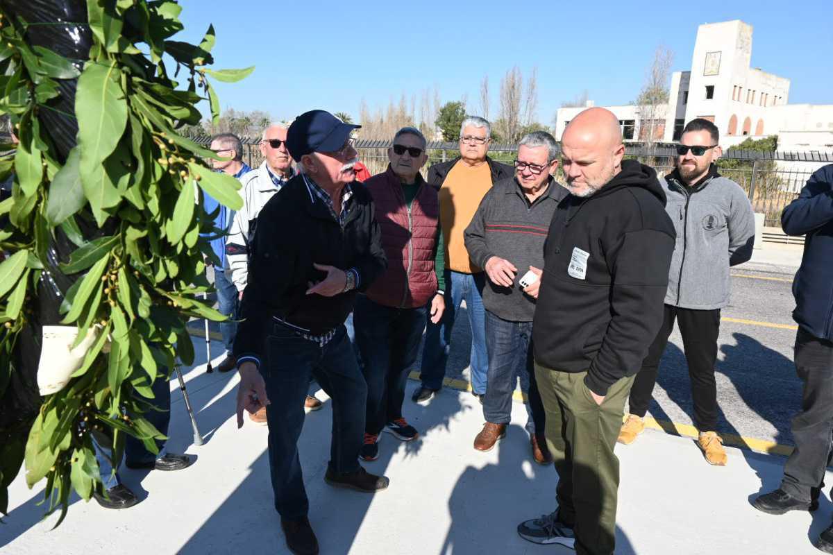 Emotivo encuentro de los estibadores jubilados y en activo del puerto de Valencia Emotivo encuentro de los estibadores jubilados y en activo del puerto de Valencia