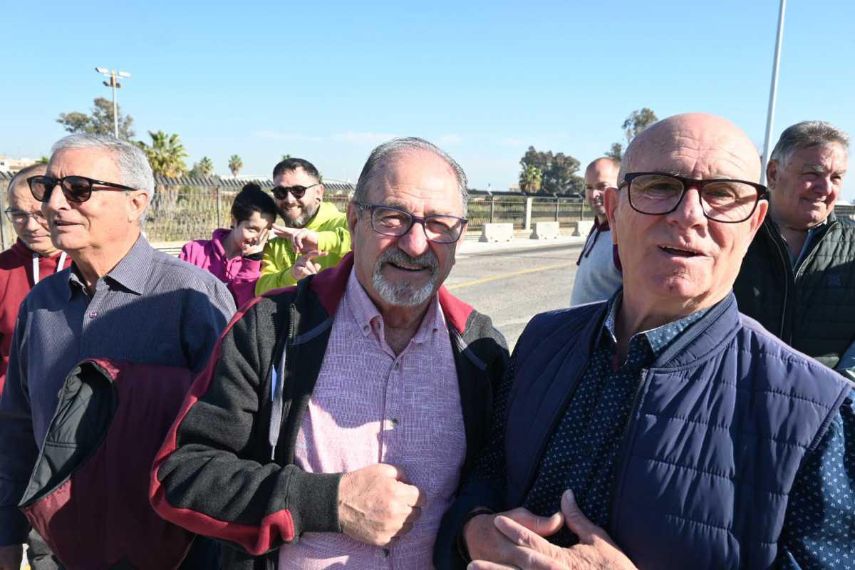 Emotivo encuentro de los estibadores jubilados y en activo del puerto de Valencia Emotivo encuentro de los estibadores jubilados y en activo del puerto de Valencia